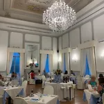Grand & Des Hotel