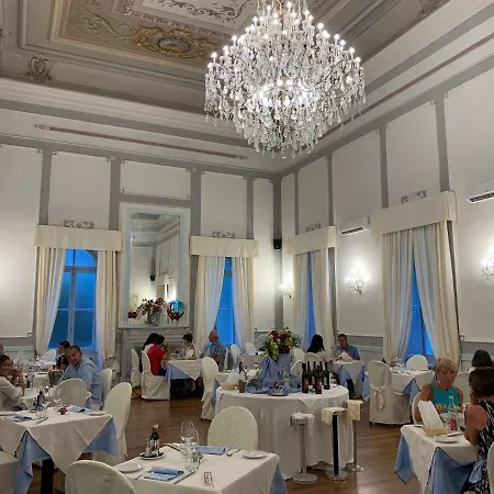 Grand & Des Szálloda