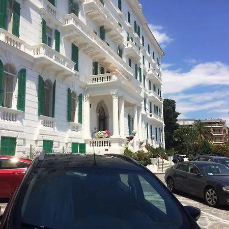 Hotel Grand & Des 4*