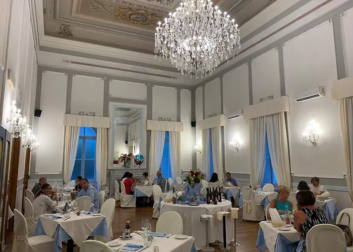 Grand & Des מלון