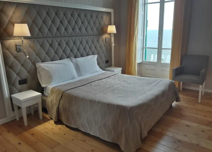 Grand & Des מלון 4*