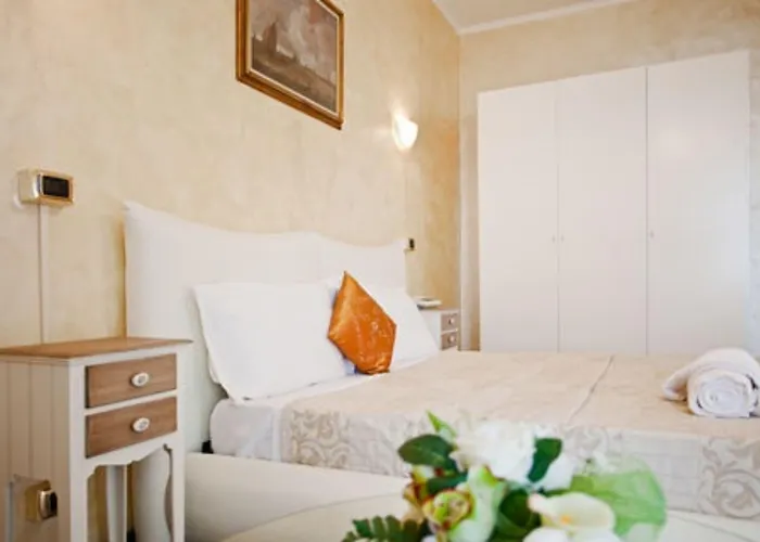 Hotell Grand & Des 4*