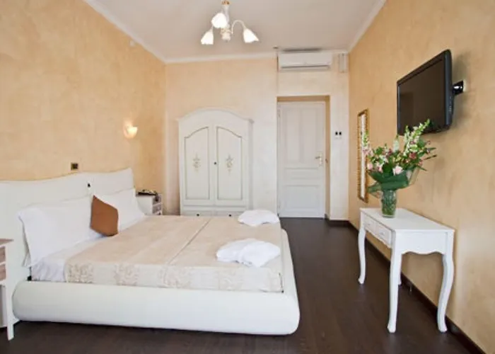 Grand & Des מלון