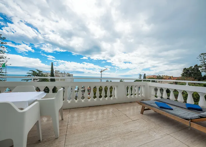 Grand & Des מלון