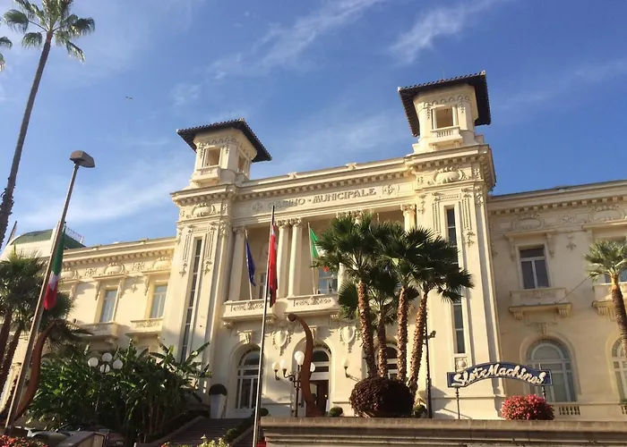 Hotell Grand & Des 4*